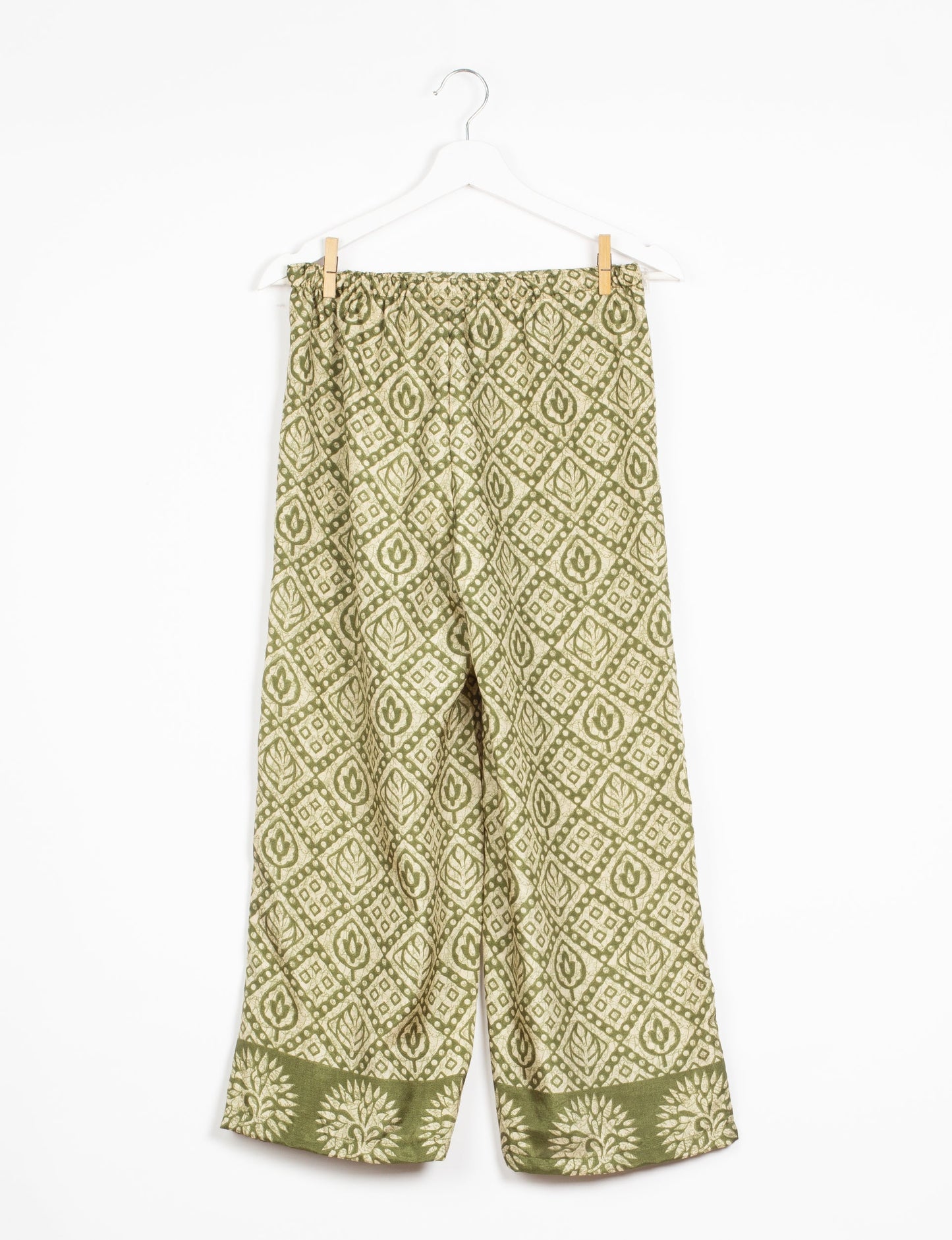 Step into sustainable fashion with our Palazzo Pants – a harmonious blend of Indian and Italian influences. These wide-legged pants, made from upcycled saris, offer comfort with an all-around elastic waist and a stylish flared leg. Make a statement with eco-friendly, chic palazzo pants that redefine ethical clothing.