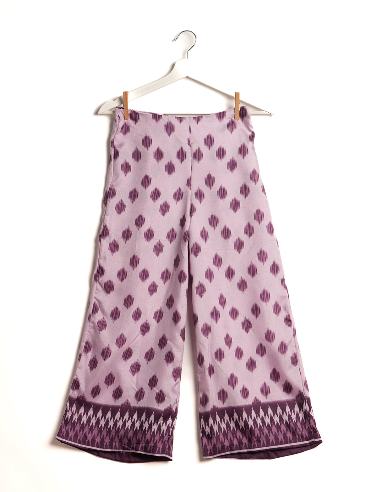 Step into sustainable fashion with our Palazzo Pants – a harmonious blend of Indian and Italian influences. These wide-legged pants, made from upcycled saris, offer comfort with an all-around elastic waist and a stylish flared leg. Make a statement with eco-friendly, chic palazzo pants that redefine ethical clothing.