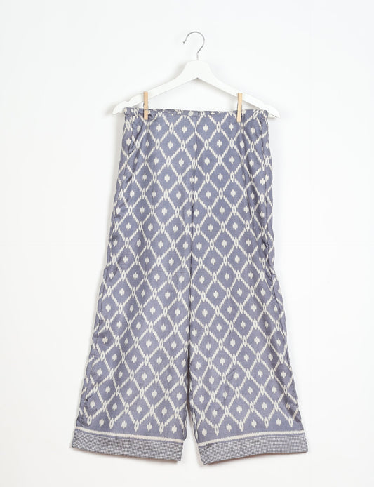 Step into sustainable fashion with our Palazzo Pants – a harmonious blend of Indian and Italian influences. These wide-legged pants, made from upcycled saris, offer comfort with an all-around elastic waist and a stylish flared leg. Make a statement with eco-friendly, chic palazzo pants that redefine ethical clothing.