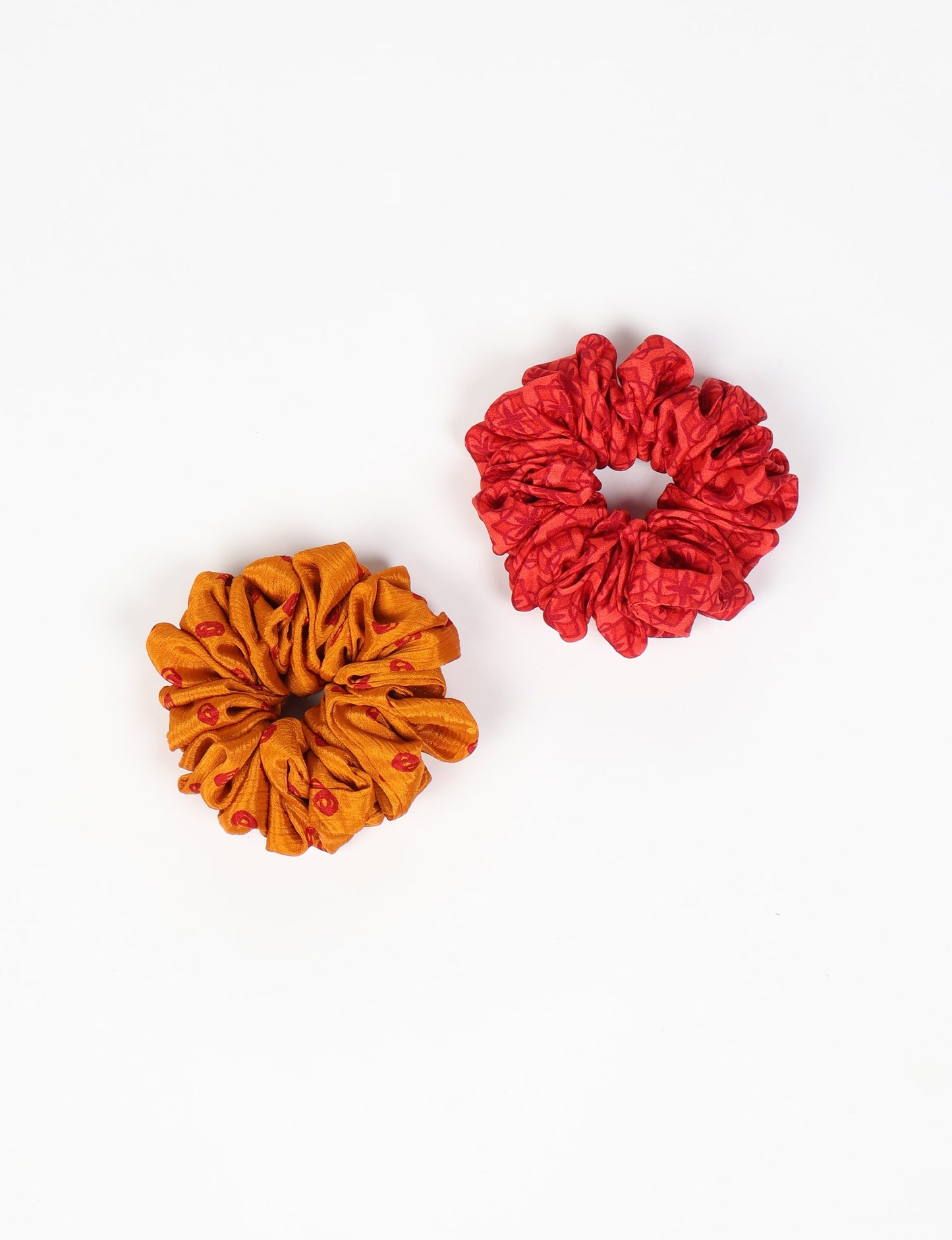 Upgrade your hairstyle with our Scrunchy Set of 2 – elastic hair ties wrapped in colorful Indian sari fabric. A top pick in ethical and green fashion, these eco-friendly prints add flair to your wrist and hair, making a sustainable style statement that catches attention and sparks change.