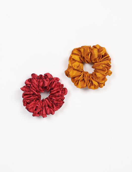 Upgrade your hairstyle with our Scrunchy Set of 2 – elastic hair ties wrapped in colorful Indian sari fabric. A top pick in ethical and green fashion, these eco-friendly prints add flair to your wrist and hair, making a sustainable style statement that catches attention and sparks change.