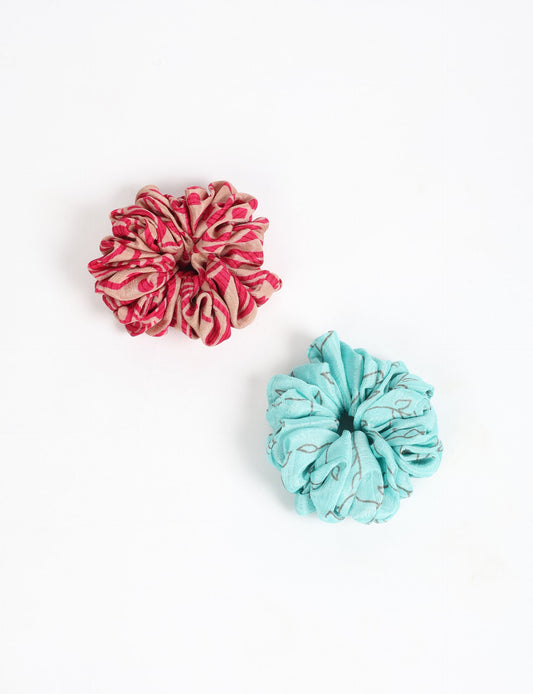 Upgrade your hairstyle with our Scrunchy Set of 2 – elastic hair ties wrapped in colorful Indian sari fabric. A top pick in ethical and green fashion, these eco-friendly prints add flair to your wrist and hair, making a sustainable style statement that catches attention and sparks change.