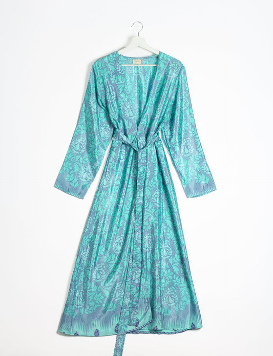 Beach robe made from upcycled saris, embodying ethical and sustainable fashion principles. Perfect for eco-conscious beachgoers and mindful living enthusiasts.