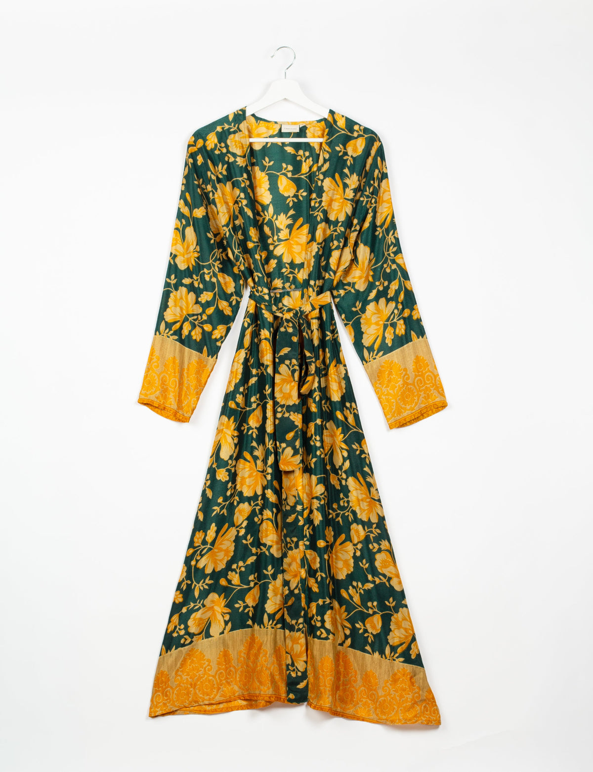 Beach robe made from upcycled saris, embodying ethical and sustainable fashion principles. Perfect for eco-conscious beachgoers and mindful living enthusiasts.