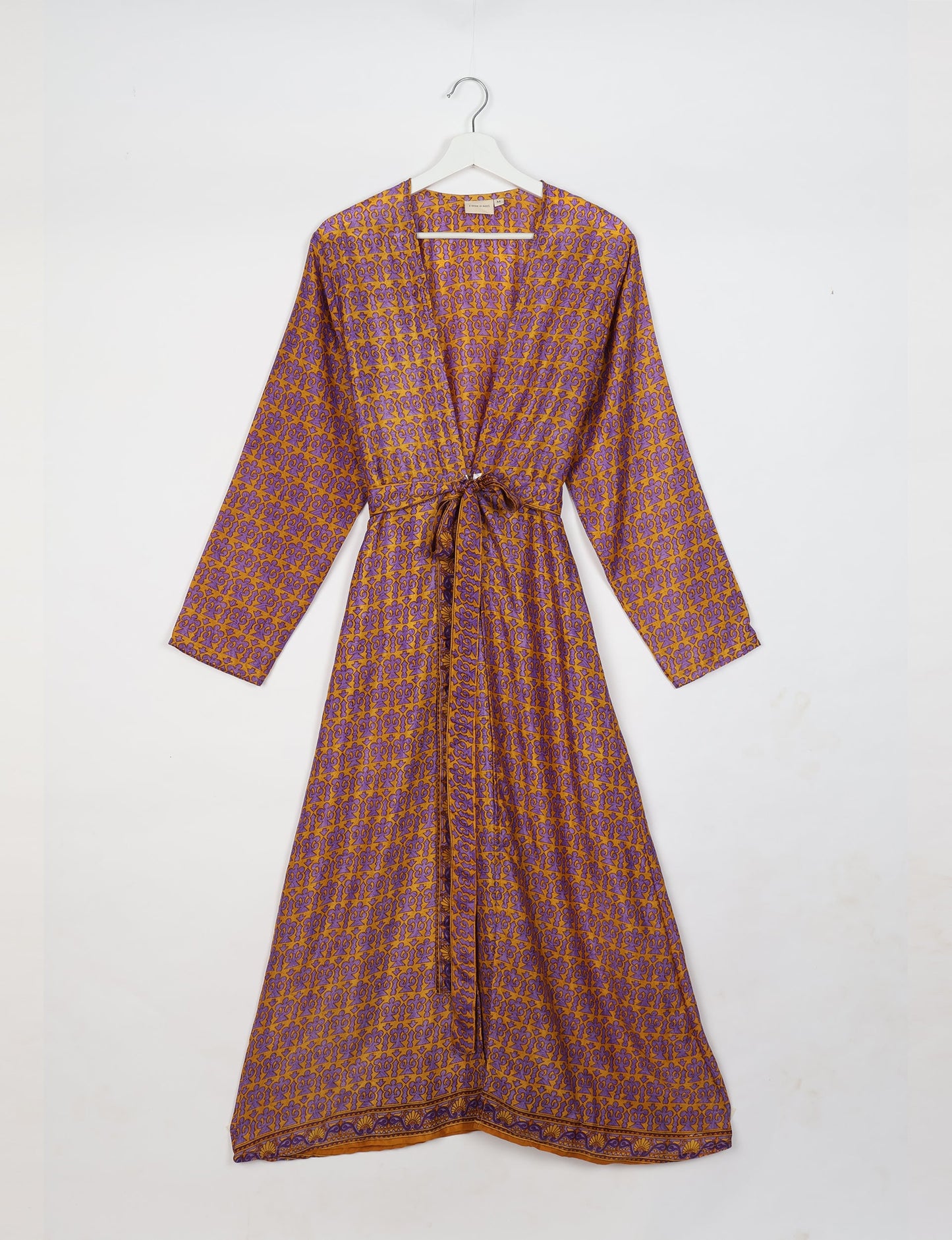 Beach robe made from upcycled saris, embodying ethical and sustainable fashion principles. Perfect for eco-conscious beachgoers and mindful living enthusiasts.