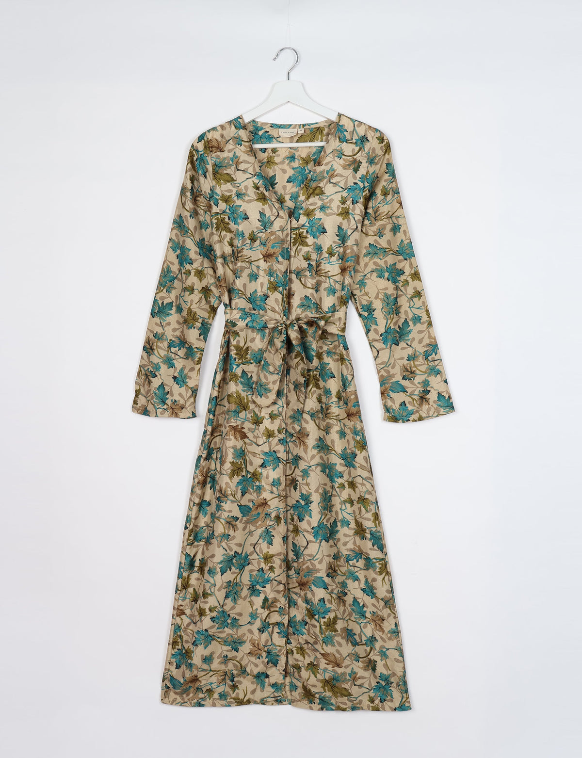 Beach robe made from upcycled saris, embodying ethical and sustainable fashion principles. Perfect for eco-conscious beachgoers and mindful living enthusiasts.