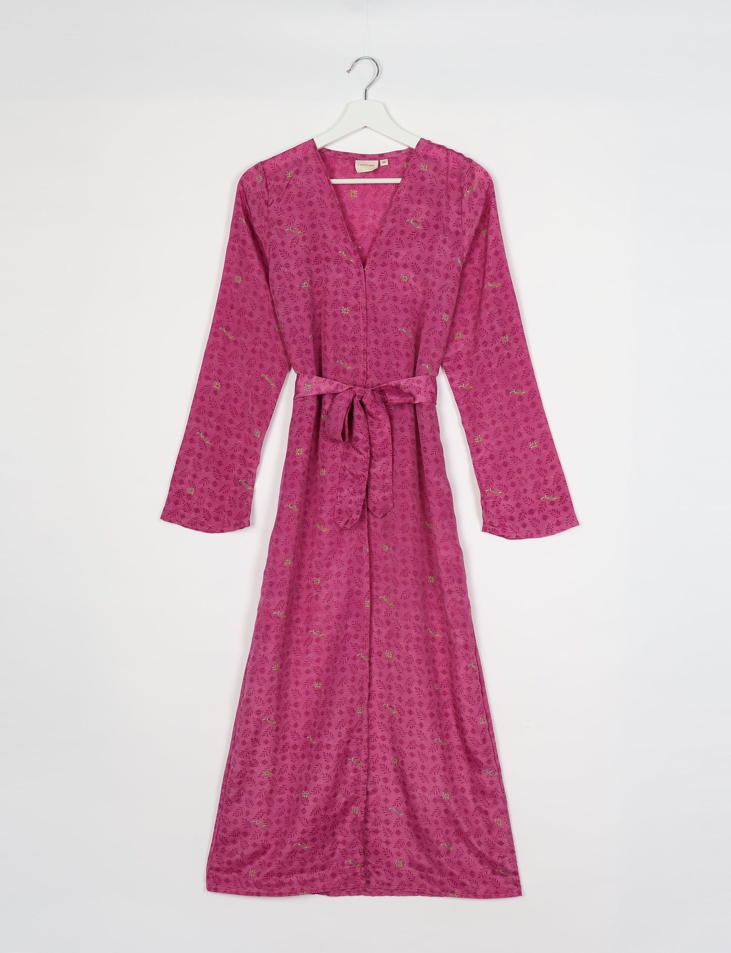 Beach robe made from upcycled saris, embodying ethical and sustainable fashion principles. Perfect for eco-conscious beachgoers and mindful living enthusiasts.