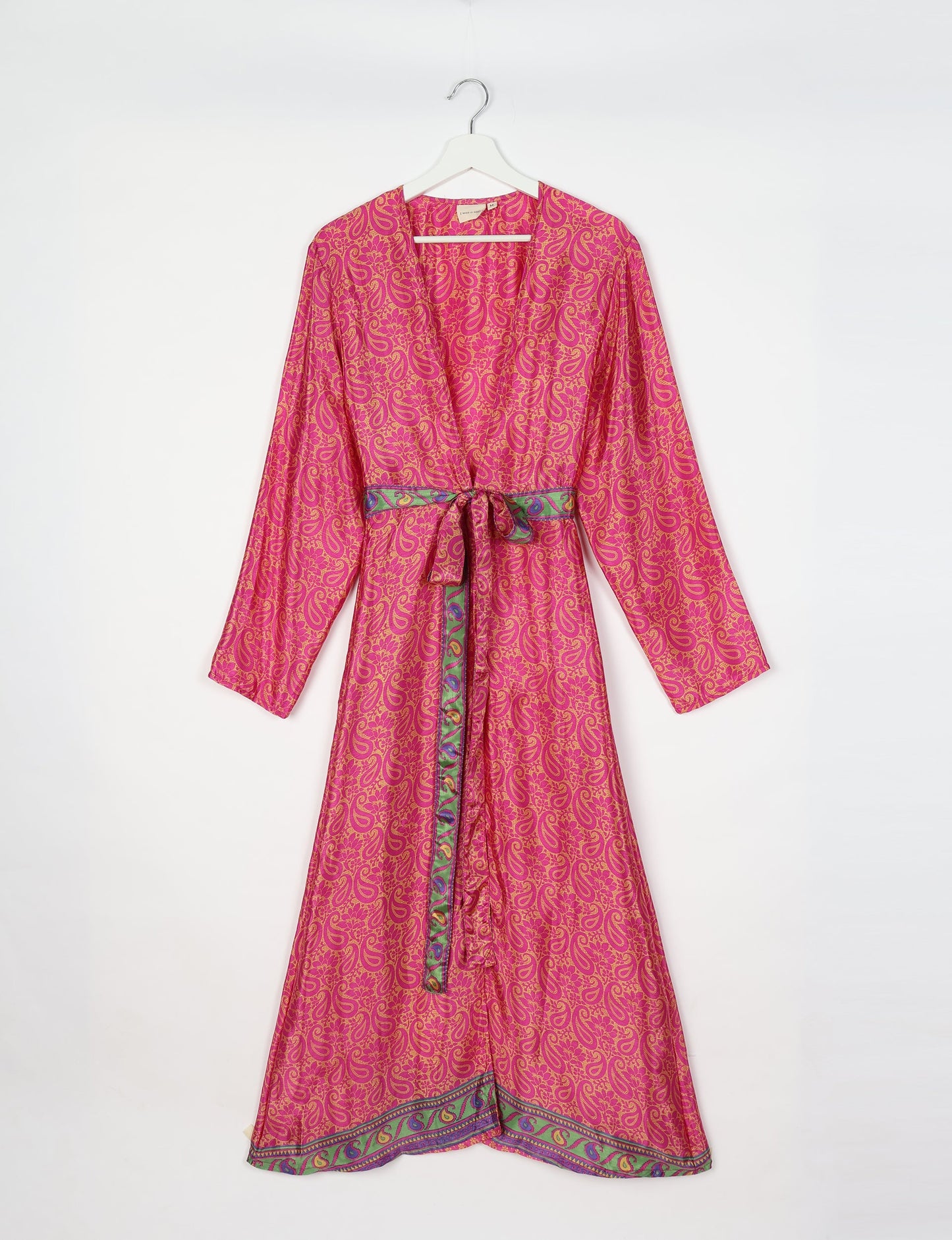 Beach robe made from upcycled saris, embodying ethical and sustainable fashion principles. Perfect for eco-conscious beachgoers and mindful living enthusiasts.