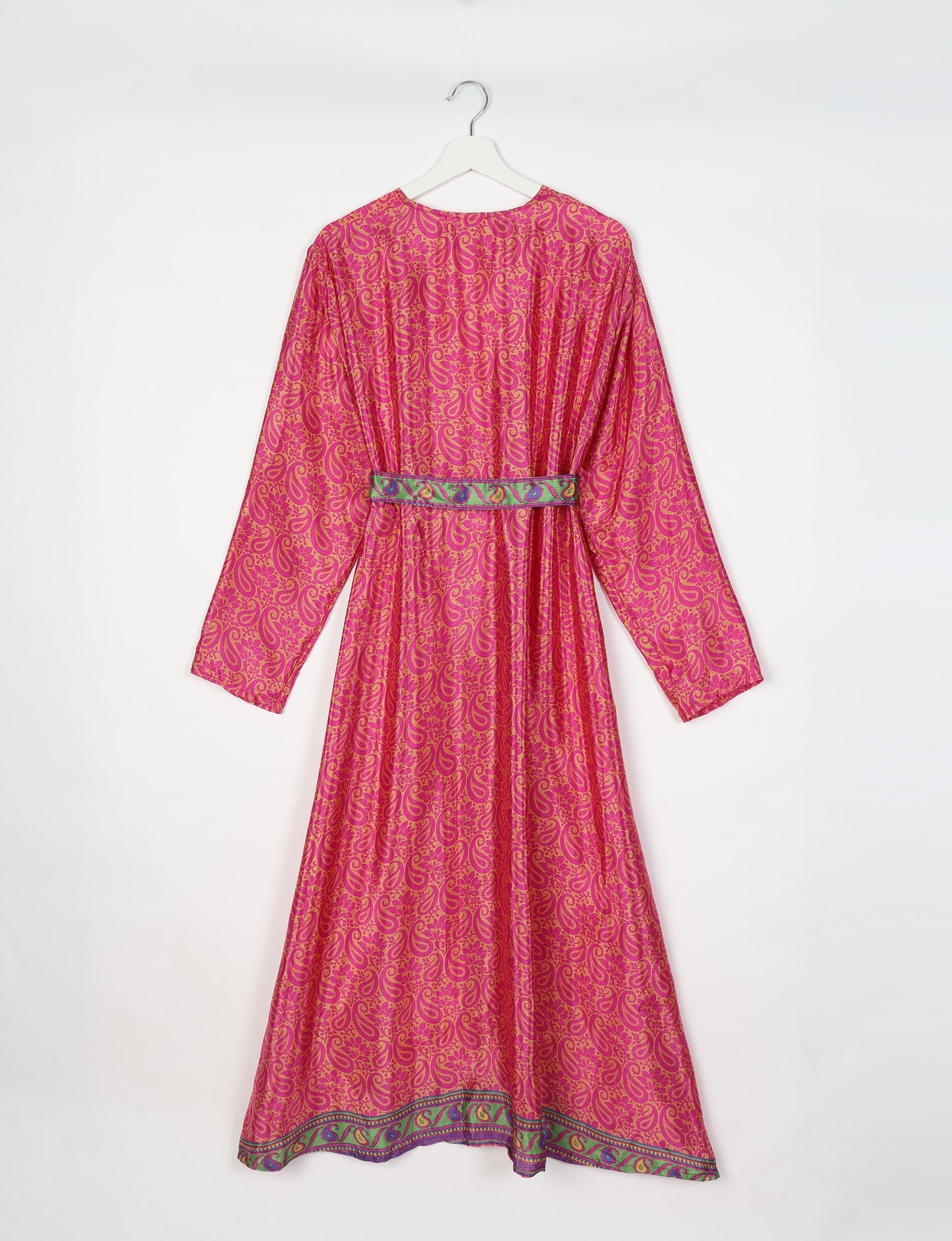 Beach robe made from upcycled saris, embodying ethical and sustainable fashion principles. Perfect for eco-conscious beachgoers and mindful living enthusiasts.