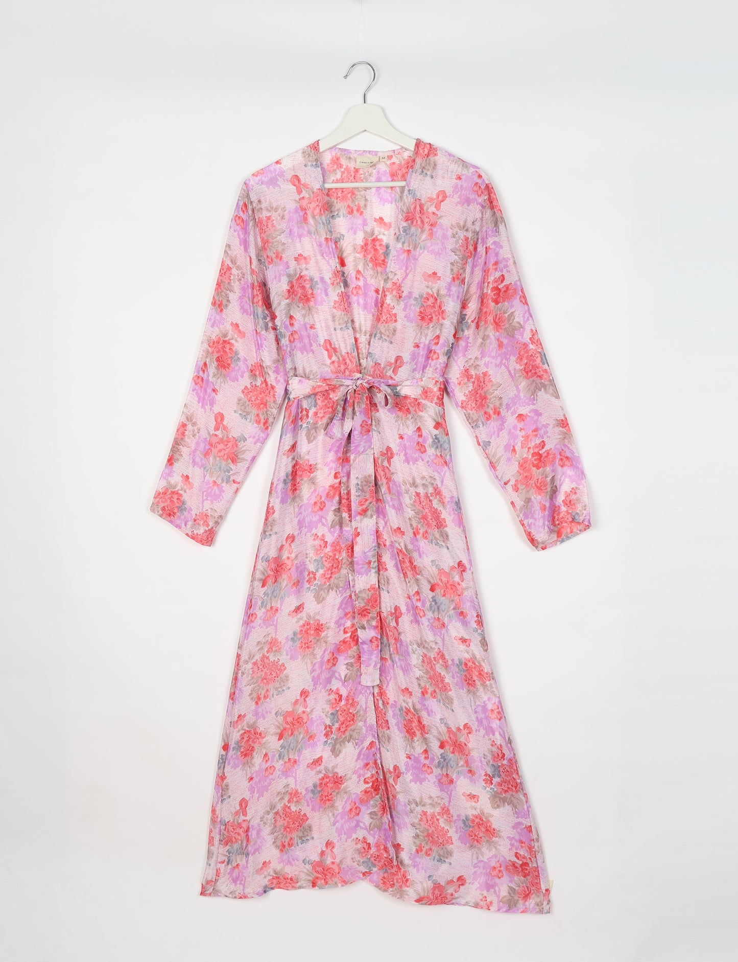 Beach robe made from upcycled saris, embodying ethical and sustainable fashion principles. Perfect for eco-conscious beachgoers and mindful living enthusiasts.