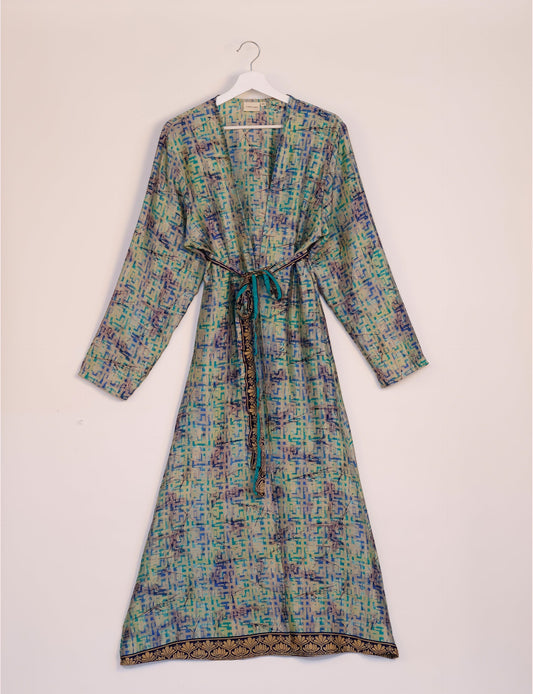 Beach robe made from upcycled saris, embodying ethical and sustainable fashion principles. Perfect for eco-conscious beachgoers and mindful living enthusiasts.