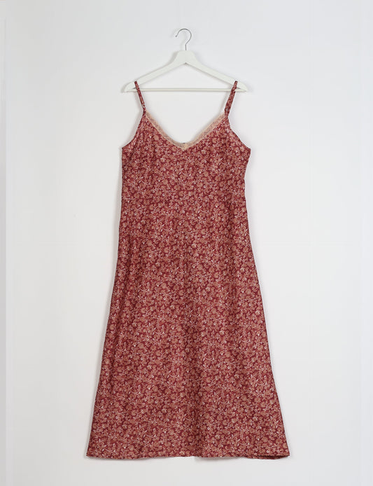 Spaghetti strap dress made from sustainable materials, embodying ethical fashion principles. Ideal for eco-friendly travelers seeking laid-back style.