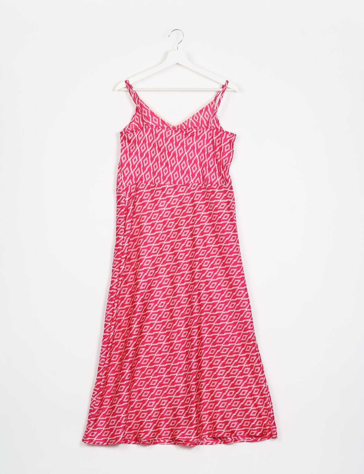 Spaghetti strap dress made from sustainable materials, embodying ethical fashion principles. Ideal for eco-friendly travelers seeking laid-back style.