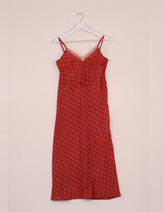 Spaghetti strap dress made from sustainable materials, embodying ethical fashion principles. Ideal for eco-friendly travelers seeking laid-back style.