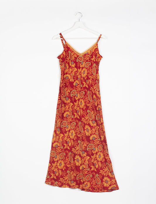 Spaghetti strap dress made from sustainable materials, embodying ethical fashion principles. Ideal for eco-friendly travelers seeking laid-back style.