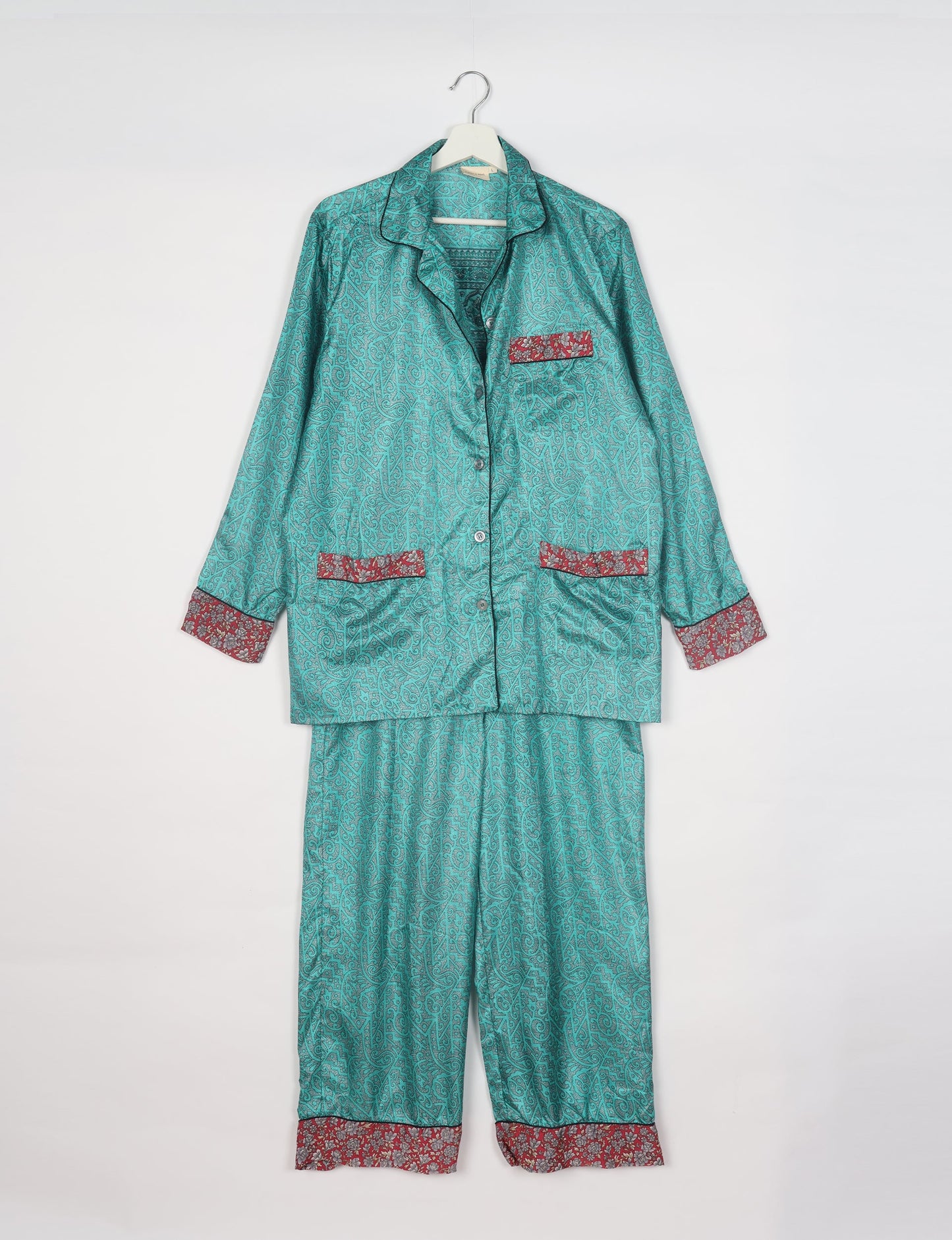 Choose sustainable sleepwear with our PJ SET – perfect for conscious living. From chilling to entertaining, these day-to-night pajamas feature an ethically crafted long-sleeve button-down and elastic-waist pants. Elevate your sleepwear with eco-friendly elegance.