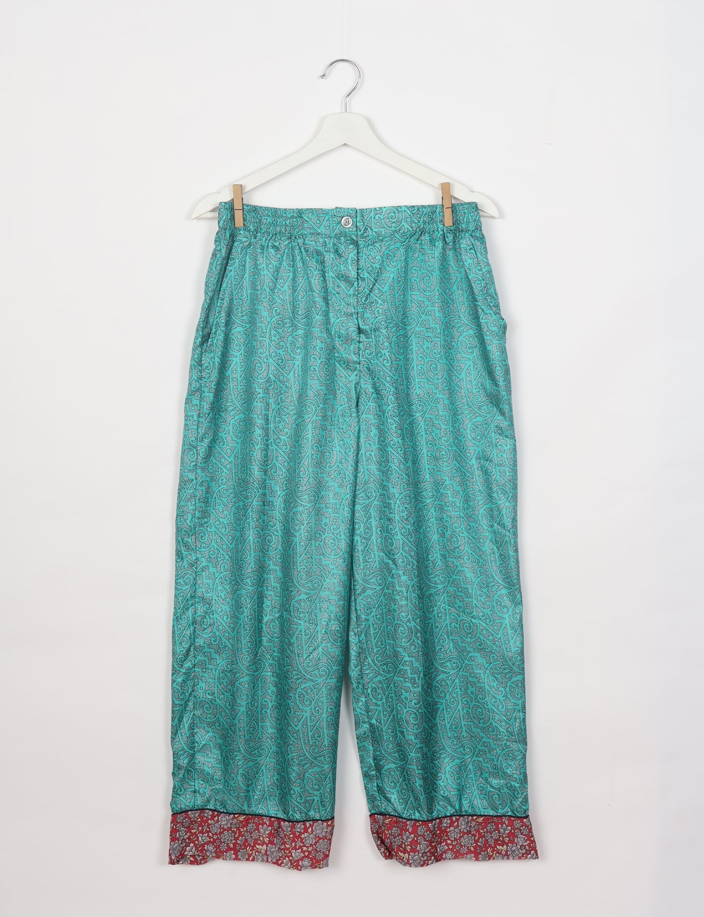 Choose sustainable sleepwear with our PJ SET – perfect for conscious living. From chilling to entertaining, these day-to-night pajamas feature an ethically crafted long-sleeve button-down and elastic-waist pants. Elevate your sleepwear with eco-friendly elegance.