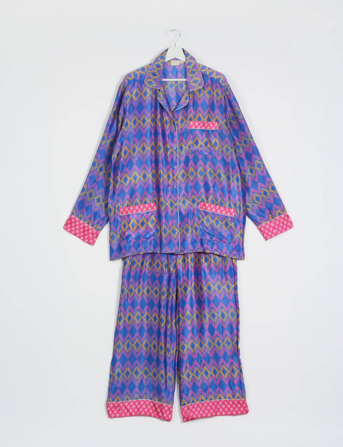 Choose sustainable sleepwear with our PJ SET – perfect for conscious living. From chilling to entertaining, these day-to-night pajamas feature an ethically crafted long-sleeve button-down and elastic-waist pants. Elevate your sleepwear with eco-friendly elegance.