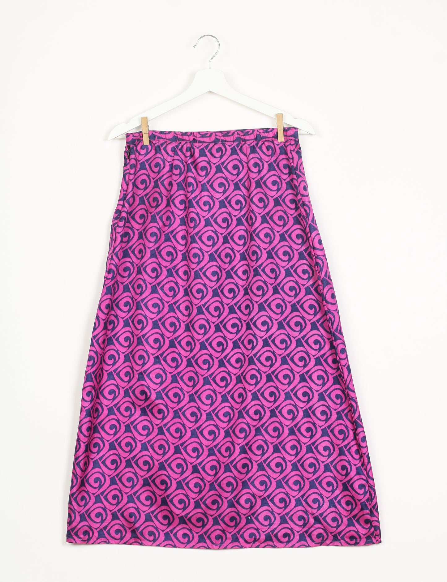 Sustainable A LINE SKIRT, a high-fashion choice for conscious individuals. Fitted at the waist, ankle-length, and ethically crafted for eco-friendly style.