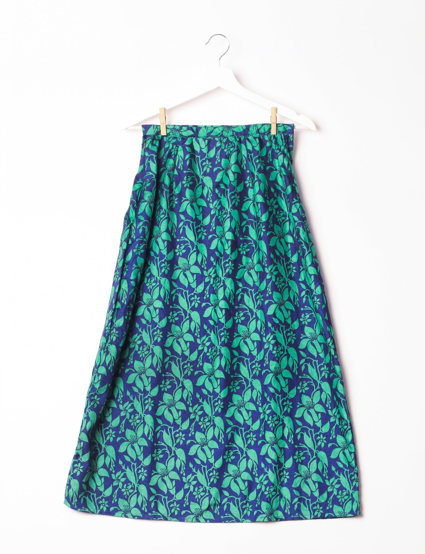 Sustainable A LINE SKIRT, a high-fashion choice for conscious individuals. Fitted at the waist, ankle-length, and ethically crafted for eco-friendly style.