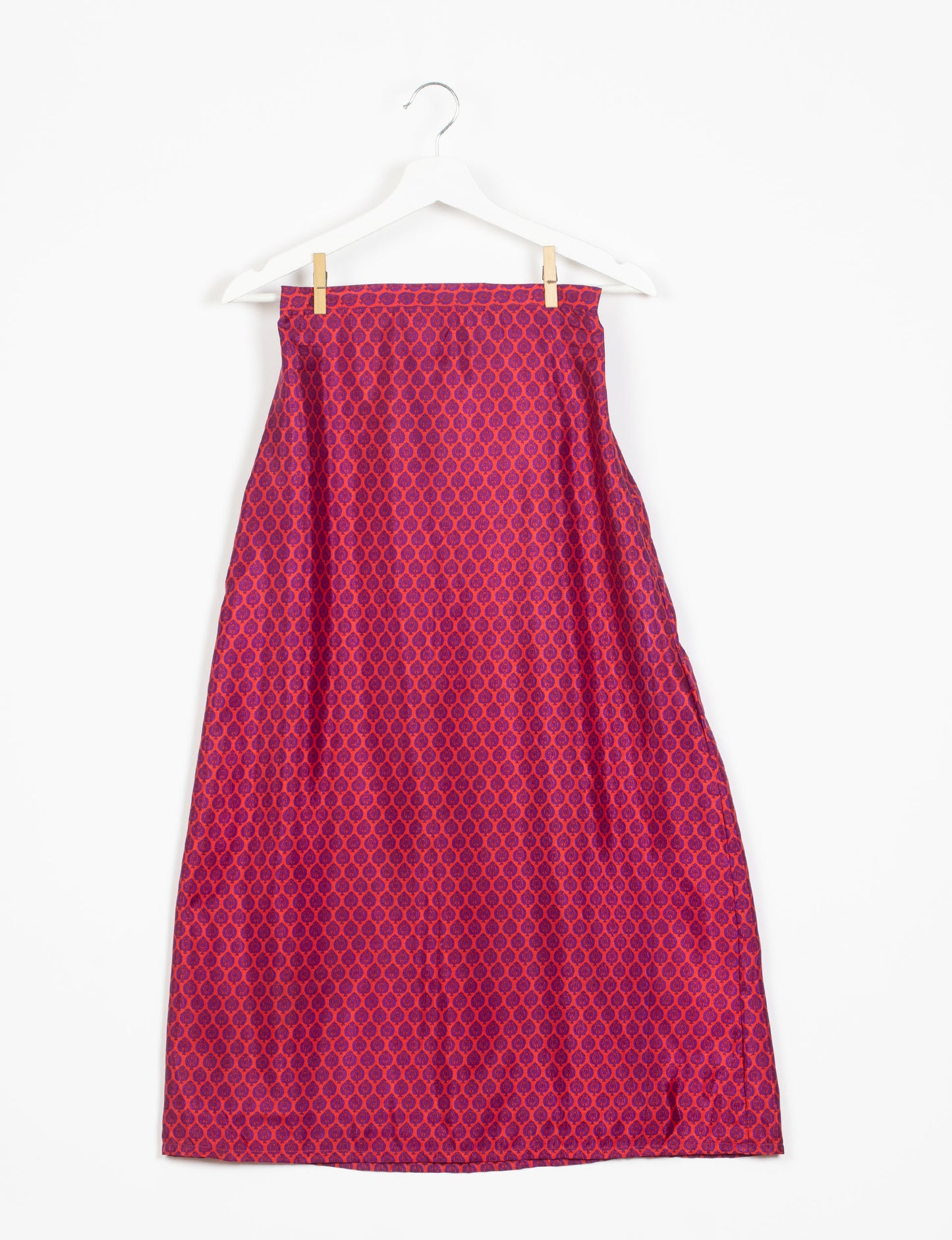 Sustainable A LINE SKIRT, a high-fashion choice for conscious individuals. Fitted at the waist, ankle-length, and ethically crafted for eco-friendly style.