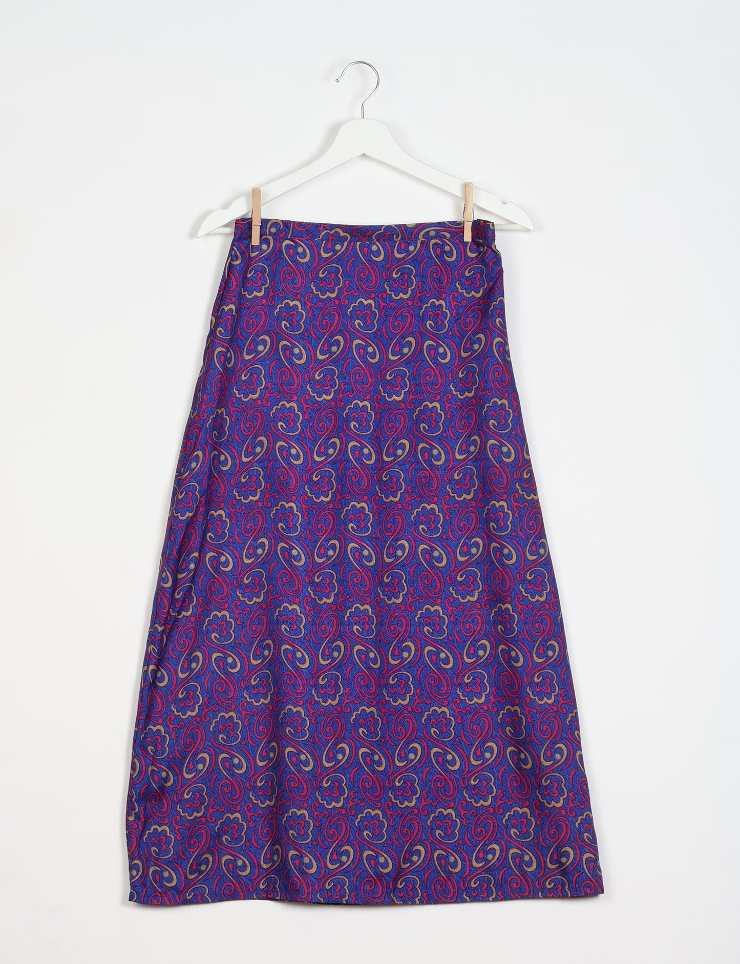 Sustainable A LINE SKIRT, a high-fashion choice for conscious individuals. Fitted at the waist, ankle-length, and ethically crafted for eco-friendly style.