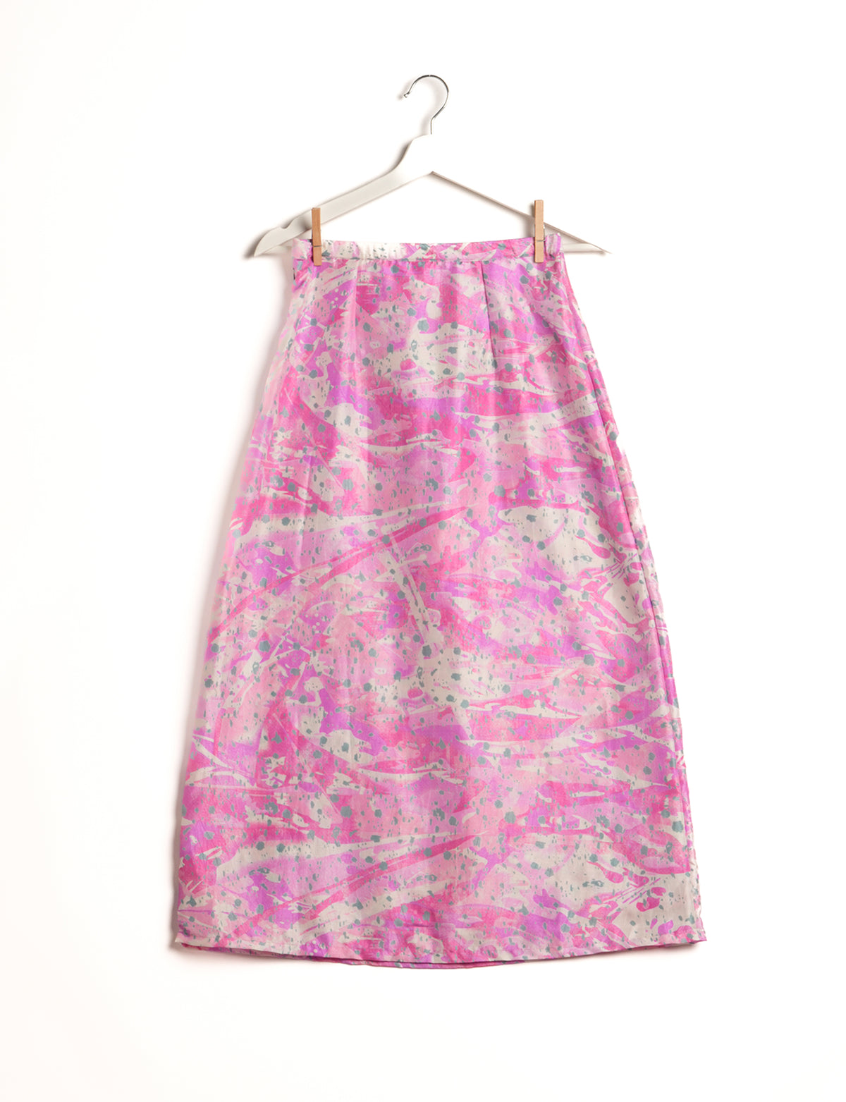 Sustainable A LINE SKIRT, a high-fashion choice for conscious individuals. Fitted at the waist, ankle-length, and ethically crafted for eco-friendly style.