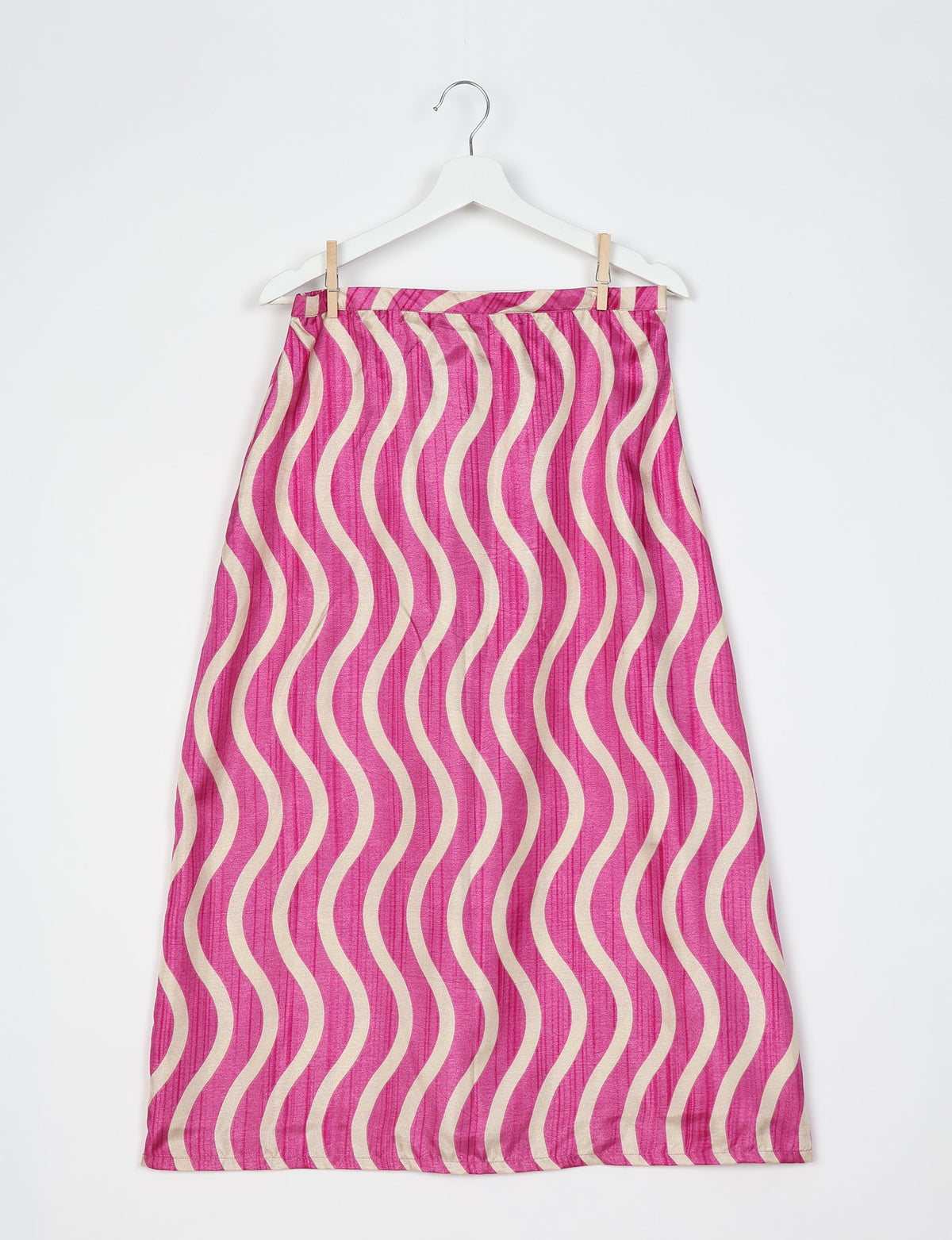 Sustainable A LINE SKIRT, a high-fashion choice for conscious individuals. Fitted at the waist, ankle-length, and ethically crafted for eco-friendly style.
