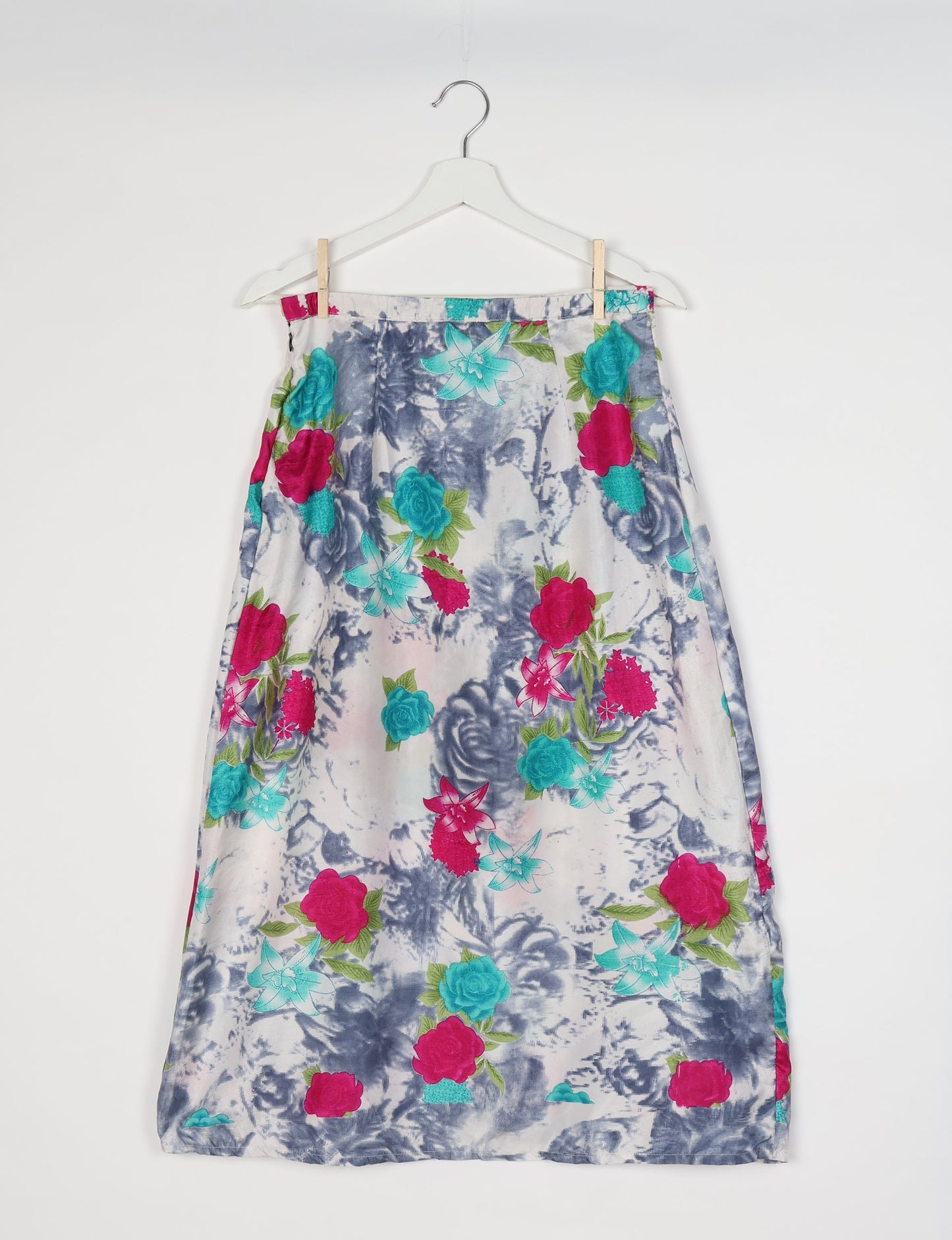 Sustainable A LINE SKIRT, a high-fashion choice for conscious individuals. Fitted at the waist, ankle-length, and ethically crafted for eco-friendly style.