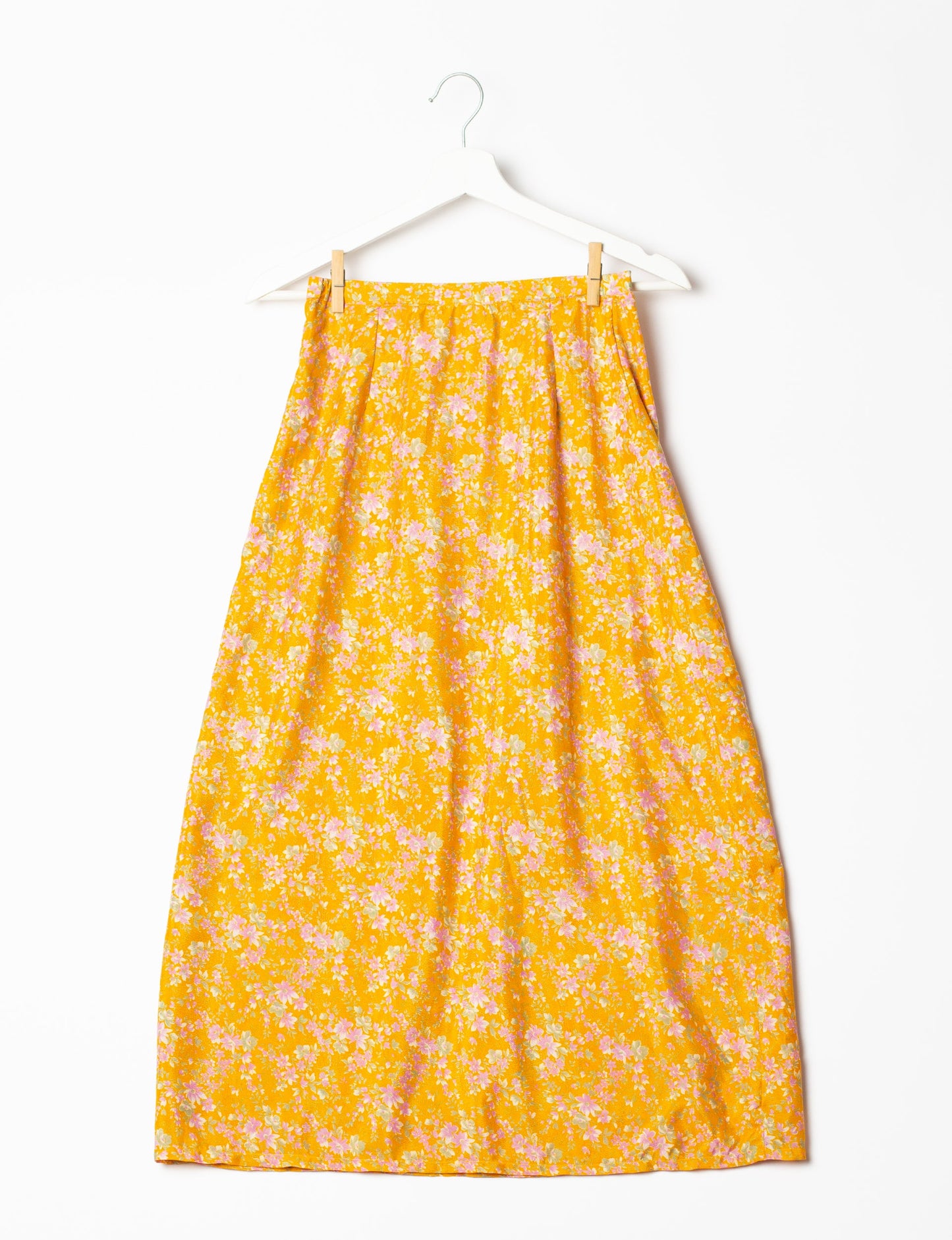 Sustainable A LINE SKIRT, a high-fashion choice for conscious individuals. Fitted at the waist, ankle-length, and ethically crafted for eco-friendly style.