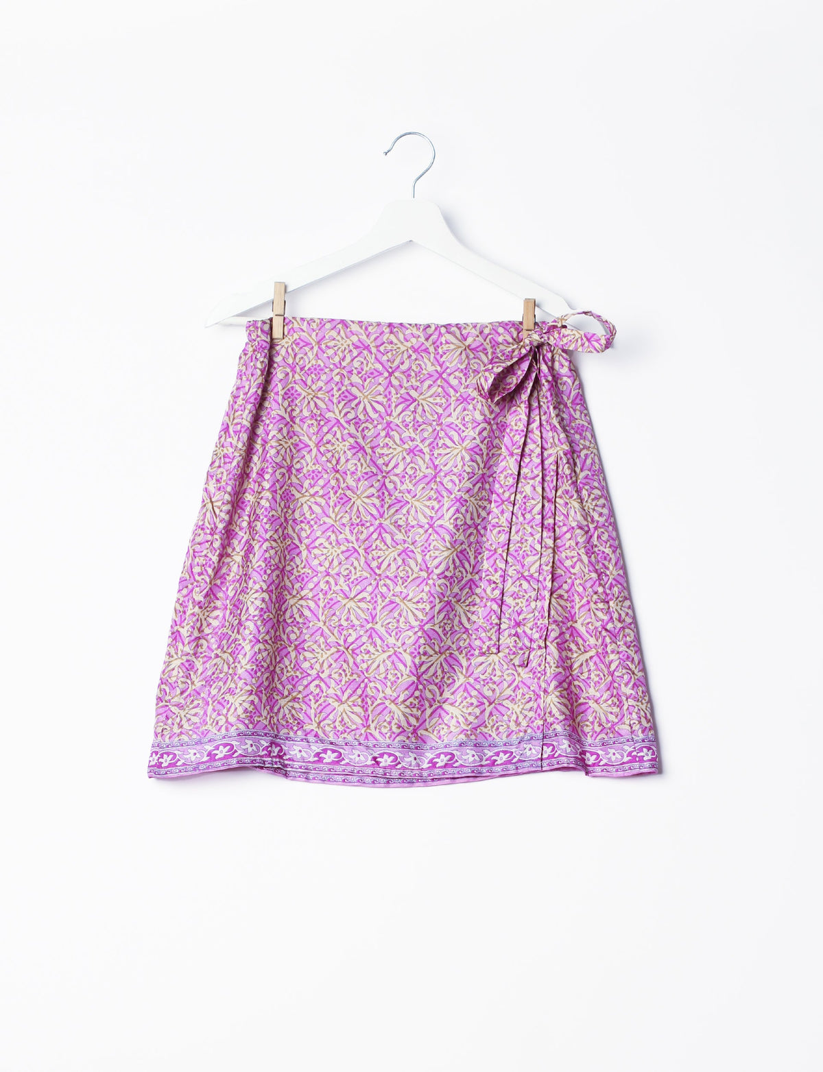 Revolutionize your look with our Wraparound Skirt – short, stylish, and suitable for all waist sizes. Ethical and sustainable, this skirt is a statement in eco-friendly fashion. Embrace conscious clothing with a touch of flair