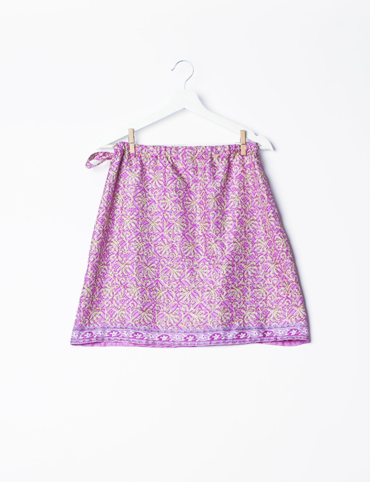 Revolutionize your look with our Wraparound Skirt – short, stylish, and suitable for all waist sizes. Ethical and sustainable, this skirt is a statement in eco-friendly fashion. Embrace conscious clothing with a touch of flair