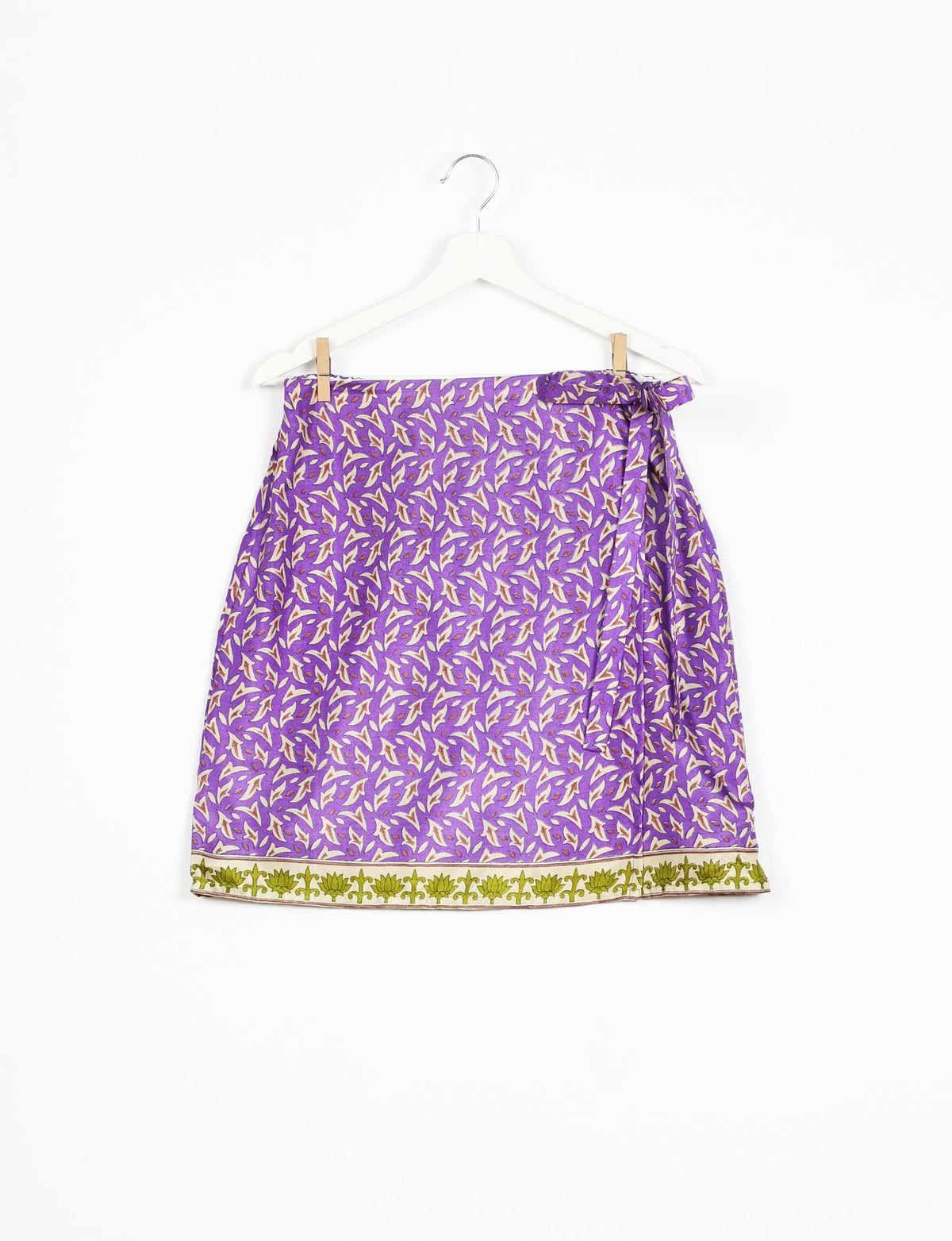 Revolutionize your look with our Wraparound Skirt – short, stylish, and suitable for all waist sizes. Ethical and sustainable, this skirt is a statement in eco-friendly fashion. Embrace conscious clothing with a touch of flair