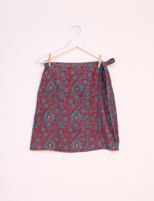 Revolutionize your look with our Wraparound Skirt – short, stylish, and suitable for all waist sizes. Ethical and sustainable, this skirt is a statement in eco-friendly fashion. Embrace conscious clothing with a touch of flair