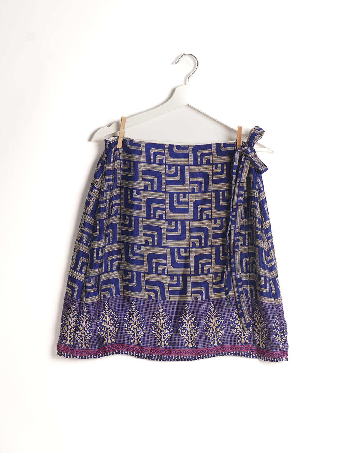 Revolutionize your look with our Wraparound Skirt – short, stylish, and suitable for all waist sizes. Ethical and sustainable, this skirt is a statement in eco-friendly fashion. Embrace conscious clothing with a touch of flair