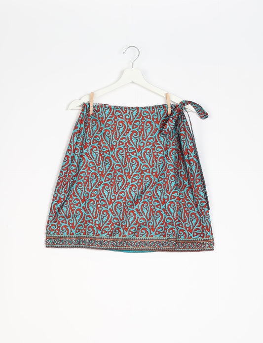 Revolutionize your look with our Wraparound Skirt – short, stylish, and suitable for all waist sizes. Ethical and sustainable, this skirt is a statement in eco-friendly fashion. Embrace conscious clothing with a touch of flair