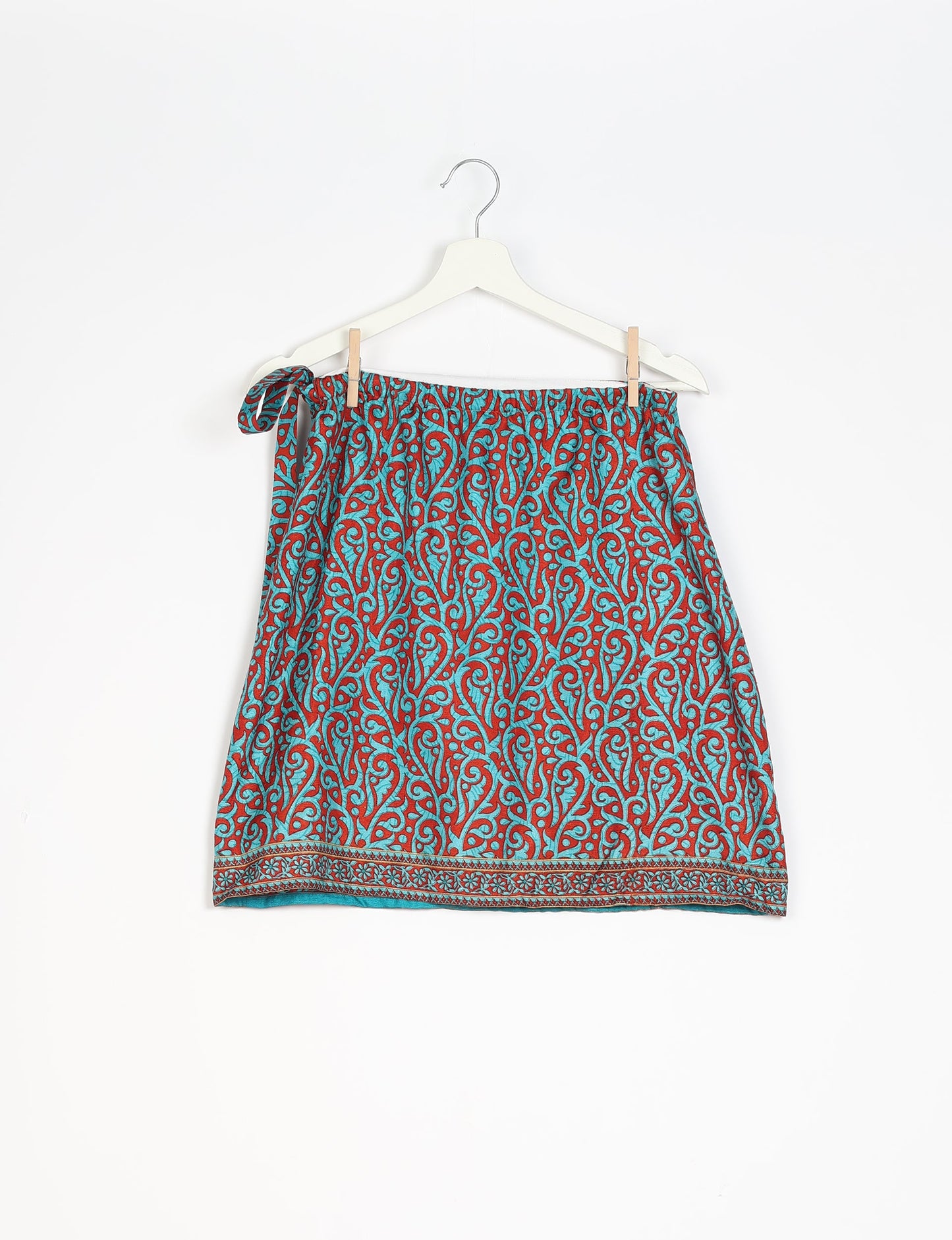 Revolutionize your look with our Wraparound Skirt – short, stylish, and suitable for all waist sizes. Ethical and sustainable, this skirt is a statement in eco-friendly fashion. Embrace conscious clothing with a touch of flair