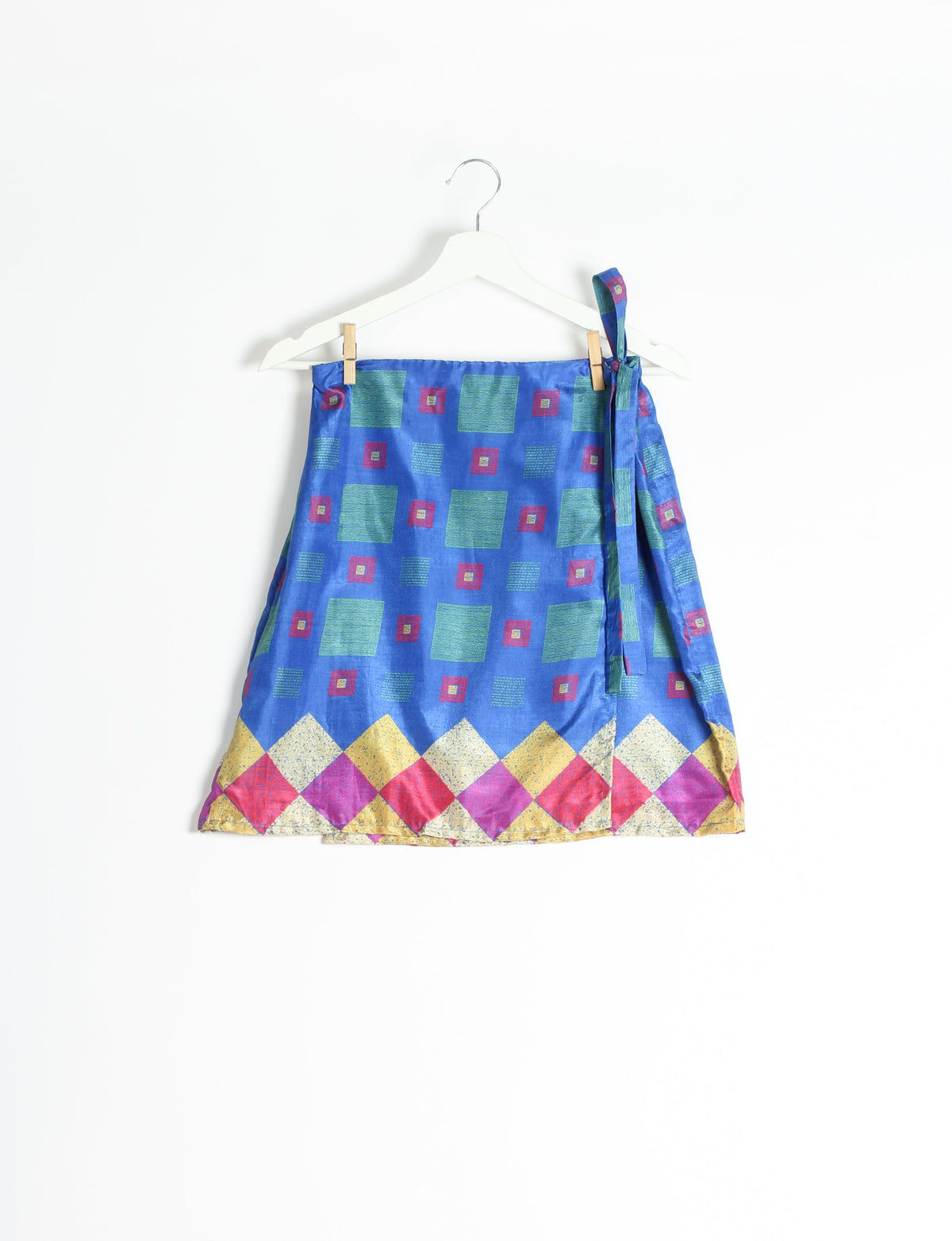 Revolutionize your look with our Wraparound Skirt – short, stylish, and suitable for all waist sizes. Ethical and sustainable, this skirt is a statement in eco-friendly fashion. Embrace conscious clothing with a touch of flair