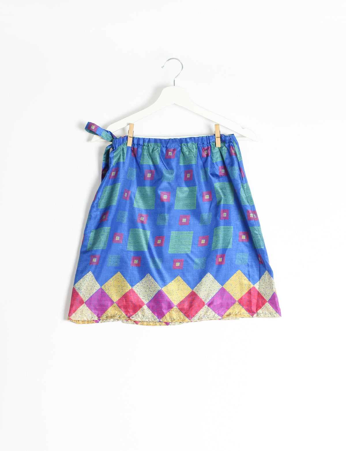 Revolutionize your look with our Wraparound Skirt – short, stylish, and suitable for all waist sizes. Ethical and sustainable, this skirt is a statement in eco-friendly fashion. Embrace conscious clothing with a touch of flair