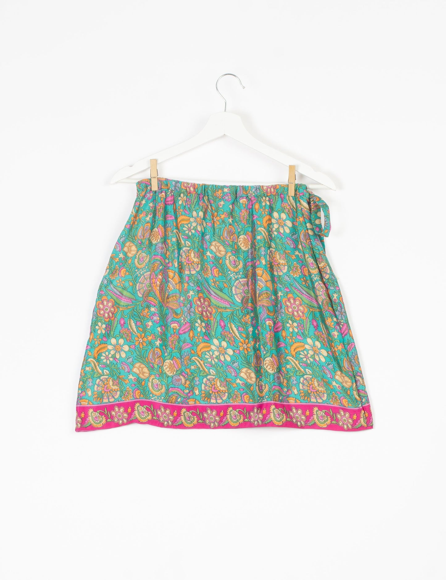 Revolutionize your look with our Wraparound Skirt – short, stylish, and suitable for all waist sizes. Ethical and sustainable, this skirt is a statement in eco-friendly fashion. Embrace conscious clothing with a touch of flair