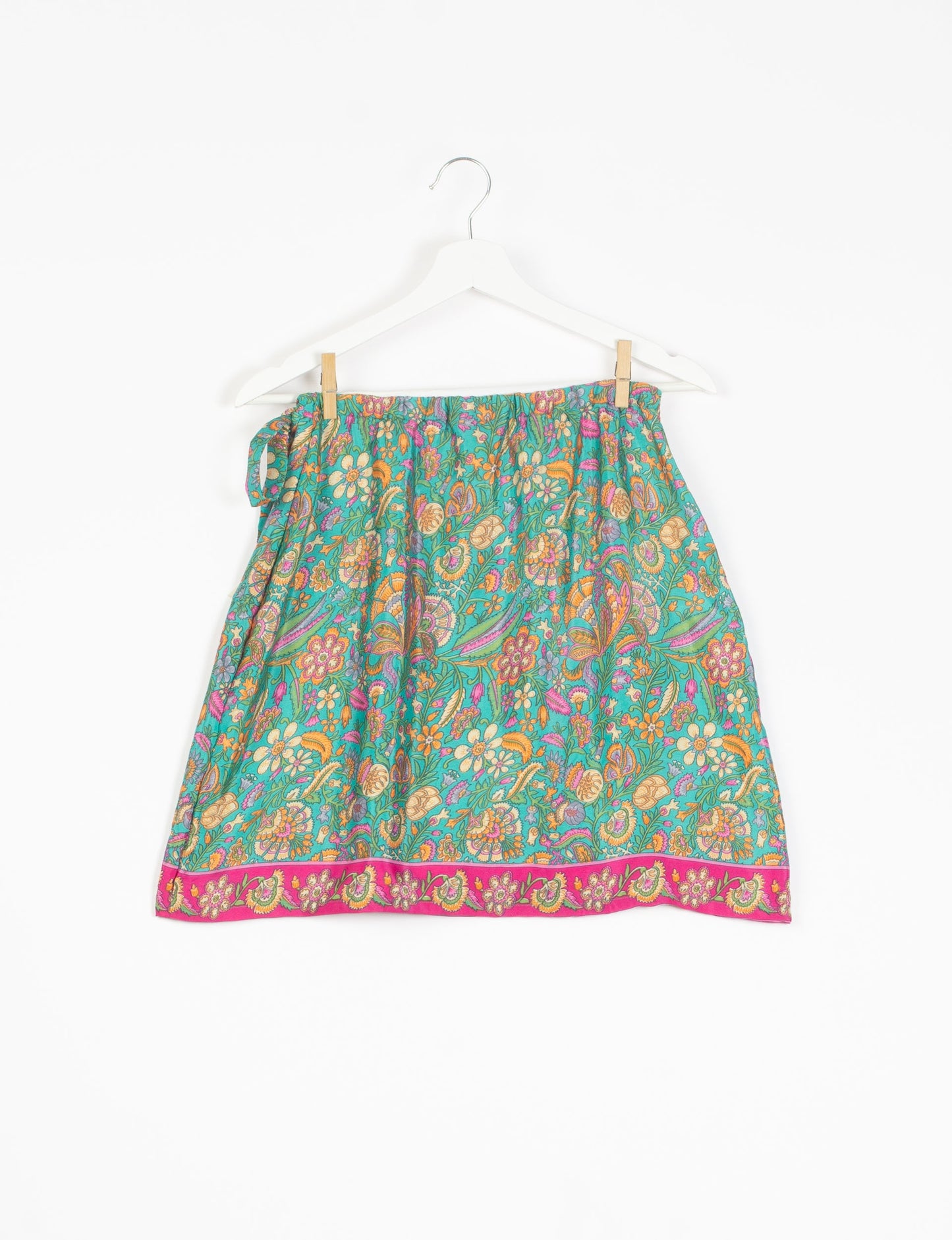 Revolutionize your look with our Wraparound Skirt – short, stylish, and suitable for all waist sizes. Ethical and sustainable, this skirt is a statement in eco-friendly fashion. Embrace conscious clothing with a touch of flair