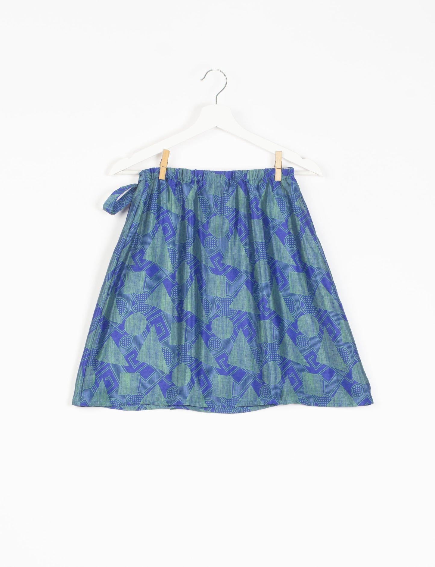 Revolutionize your look with our Wraparound Skirt – short, stylish, and suitable for all waist sizes. Ethical and sustainable, this skirt is a statement in eco-friendly fashion. Embrace conscious clothing with a touch of flair