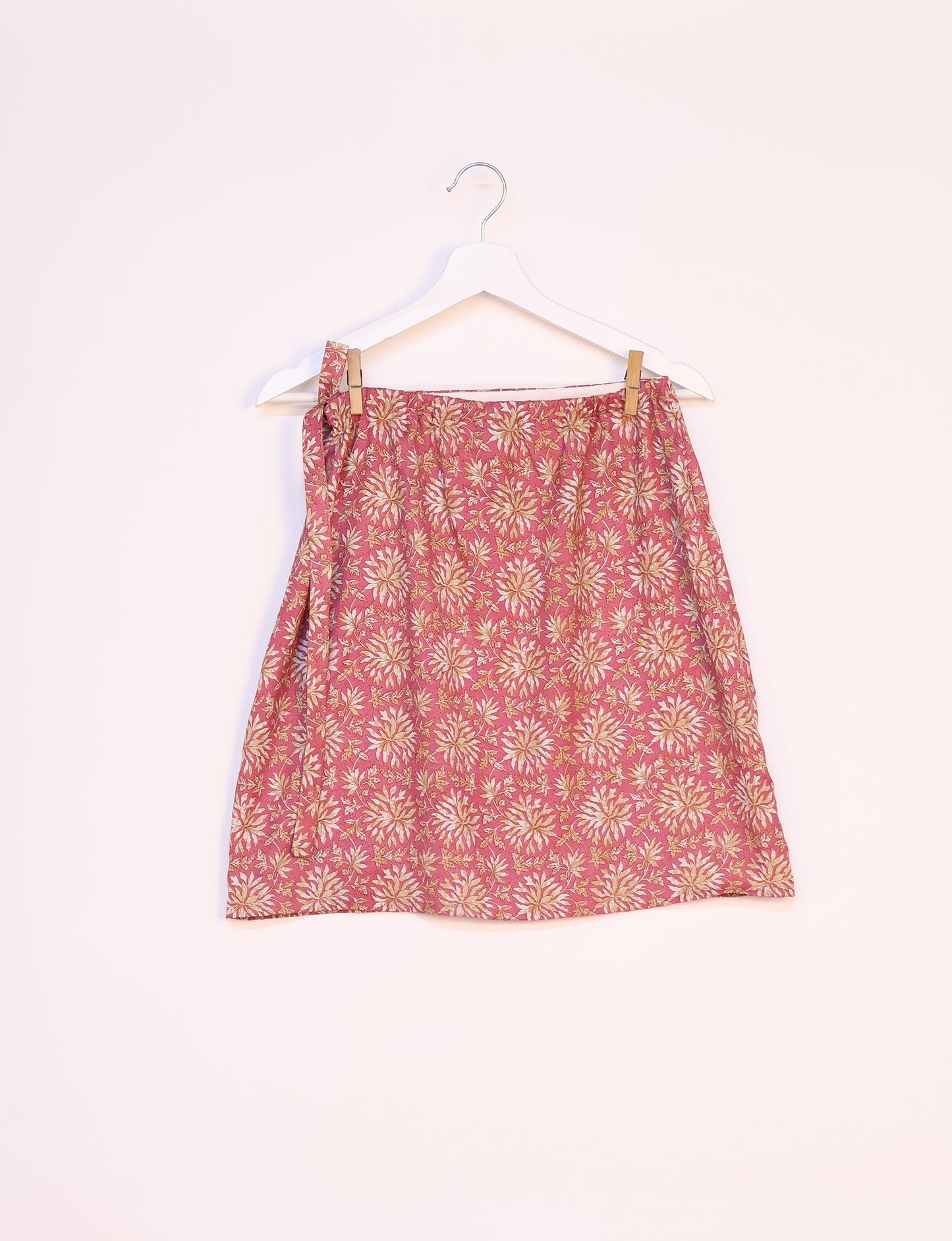 Revolutionize your look with our Wraparound Skirt – short, stylish, and suitable for all waist sizes. Ethical and sustainable, this skirt is a statement in eco-friendly fashion. Embrace conscious clothing with a touch of flair