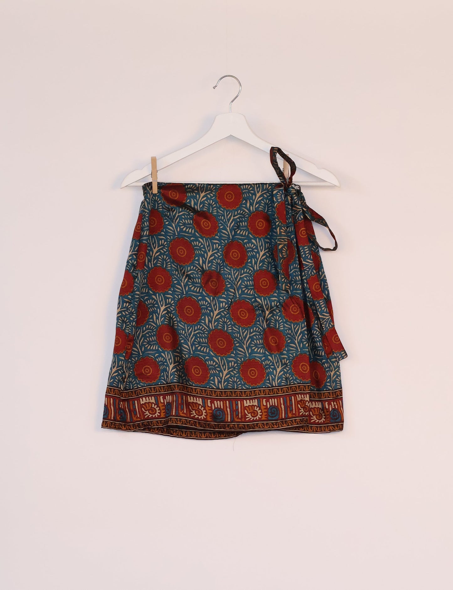 Revolutionize your look with our Wraparound Skirt – short, stylish, and suitable for all waist sizes. Ethical and sustainable, this skirt is a statement in eco-friendly fashion. Embrace conscious clothing with a touch of flair