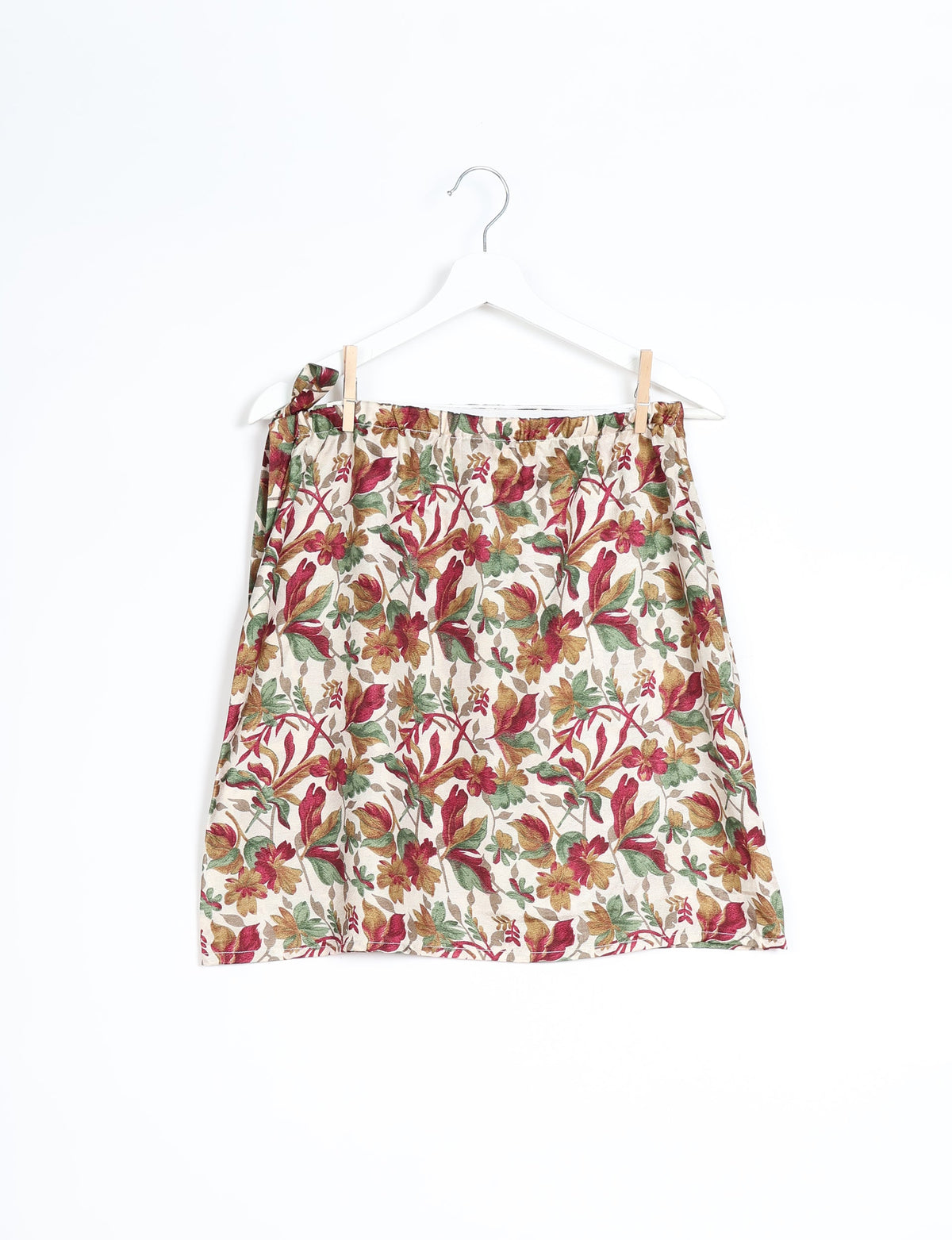 Revolutionize your look with our Wraparound Skirt – short, stylish, and suitable for all waist sizes. Ethical and sustainable, this skirt is a statement in eco-friendly fashion. Embrace conscious clothing with a touch of flair