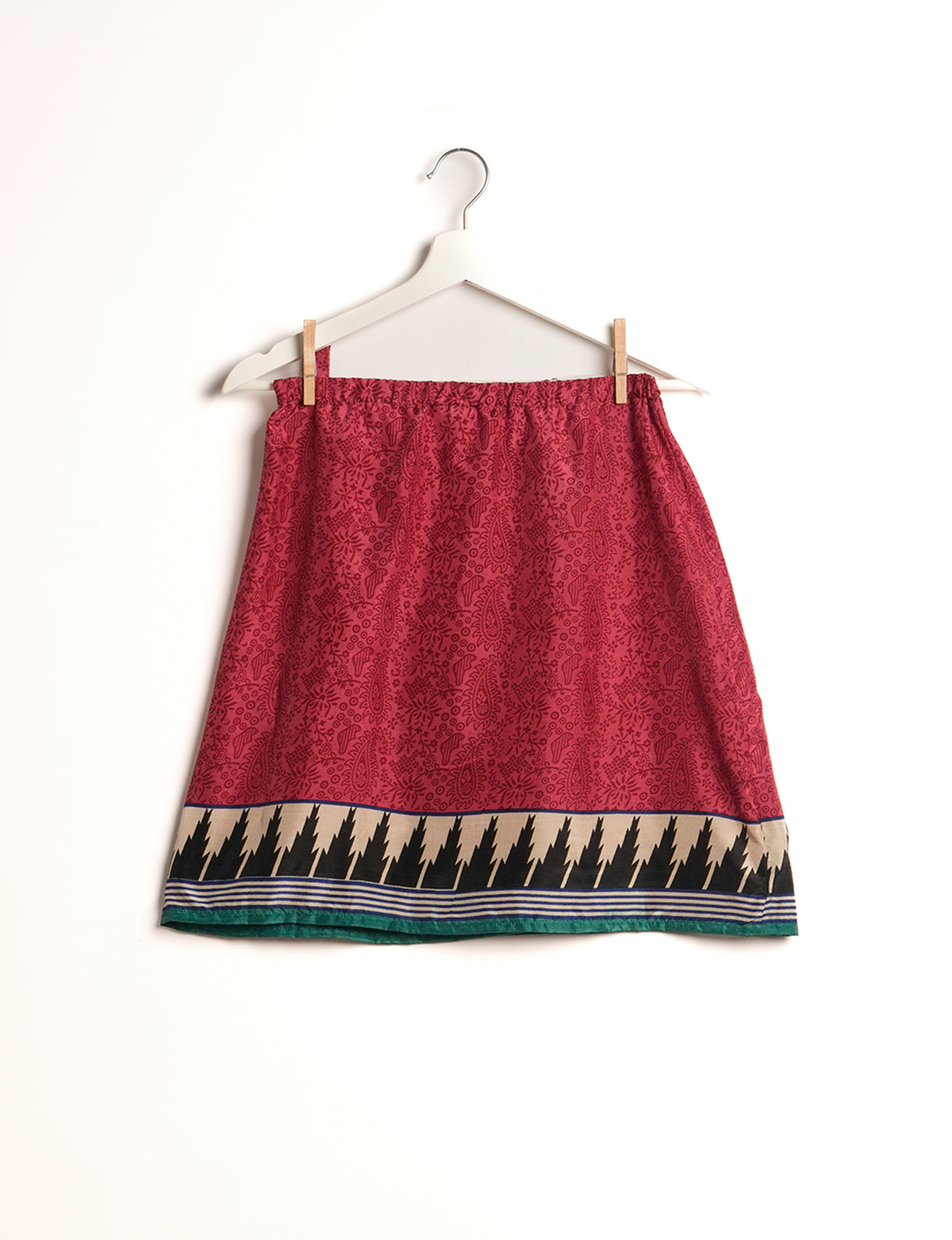 Revolutionize your look with our Wraparound Skirt – short, stylish, and suitable for all waist sizes. Ethical and sustainable, this skirt is a statement in eco-friendly fashion. Embrace conscious clothing with a touch of flair