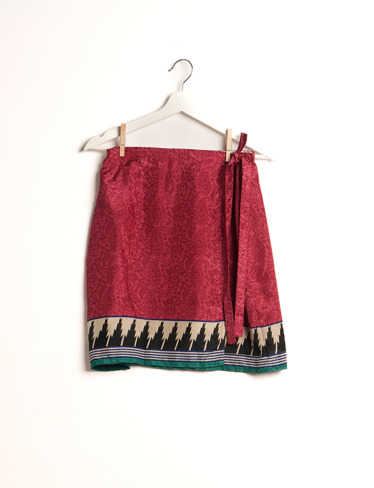 Revolutionize your look with our Wraparound Skirt – short, stylish, and suitable for all waist sizes. Ethical and sustainable, this skirt is a statement in eco-friendly fashion. Embrace conscious clothing with a touch of flair