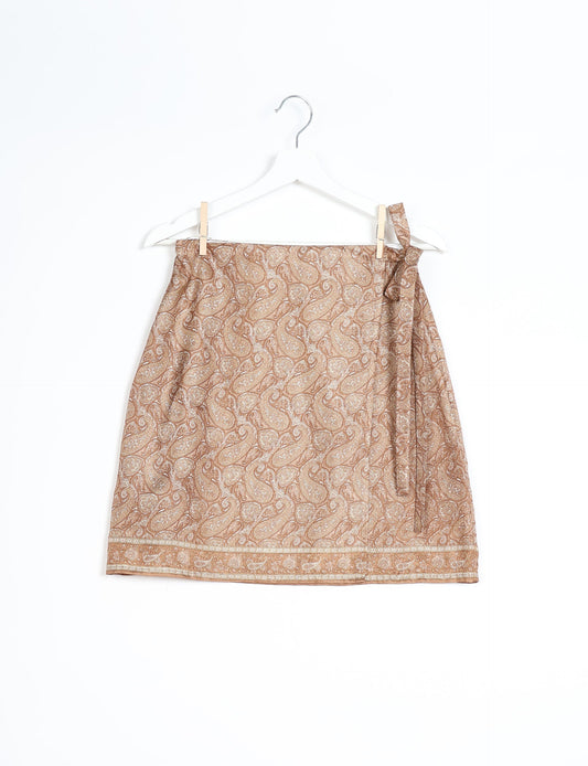 Revolutionize your look with our Wraparound Skirt – short, stylish, and suitable for all waist sizes. Ethical and sustainable, this skirt is a statement in eco-friendly fashion. Embrace conscious clothing with a touch of flair