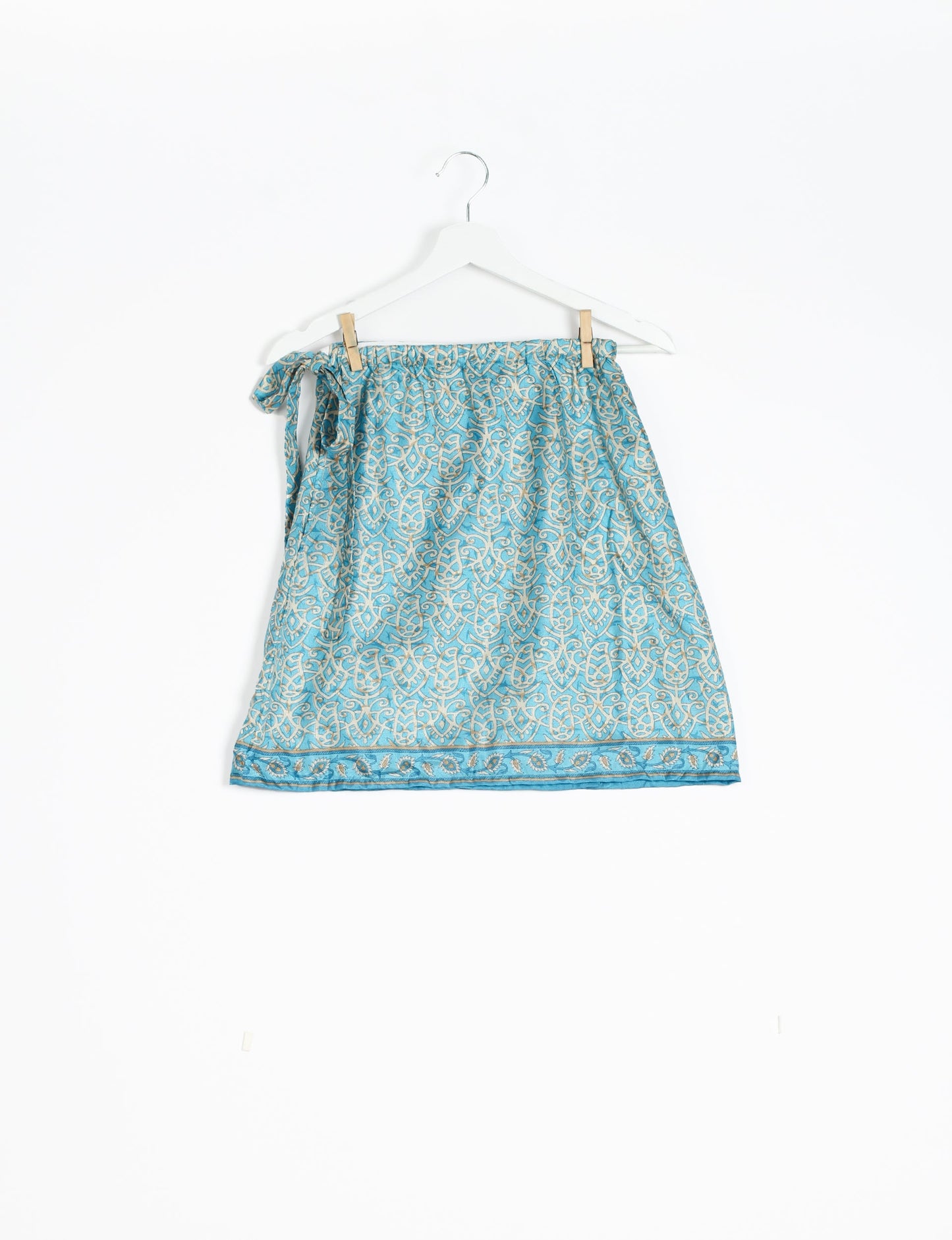 Revolutionize your look with our Wraparound Skirt – short, stylish, and suitable for all waist sizes. Ethical and sustainable, this skirt is a statement in eco-friendly fashion. Embrace conscious clothing with a touch of flair