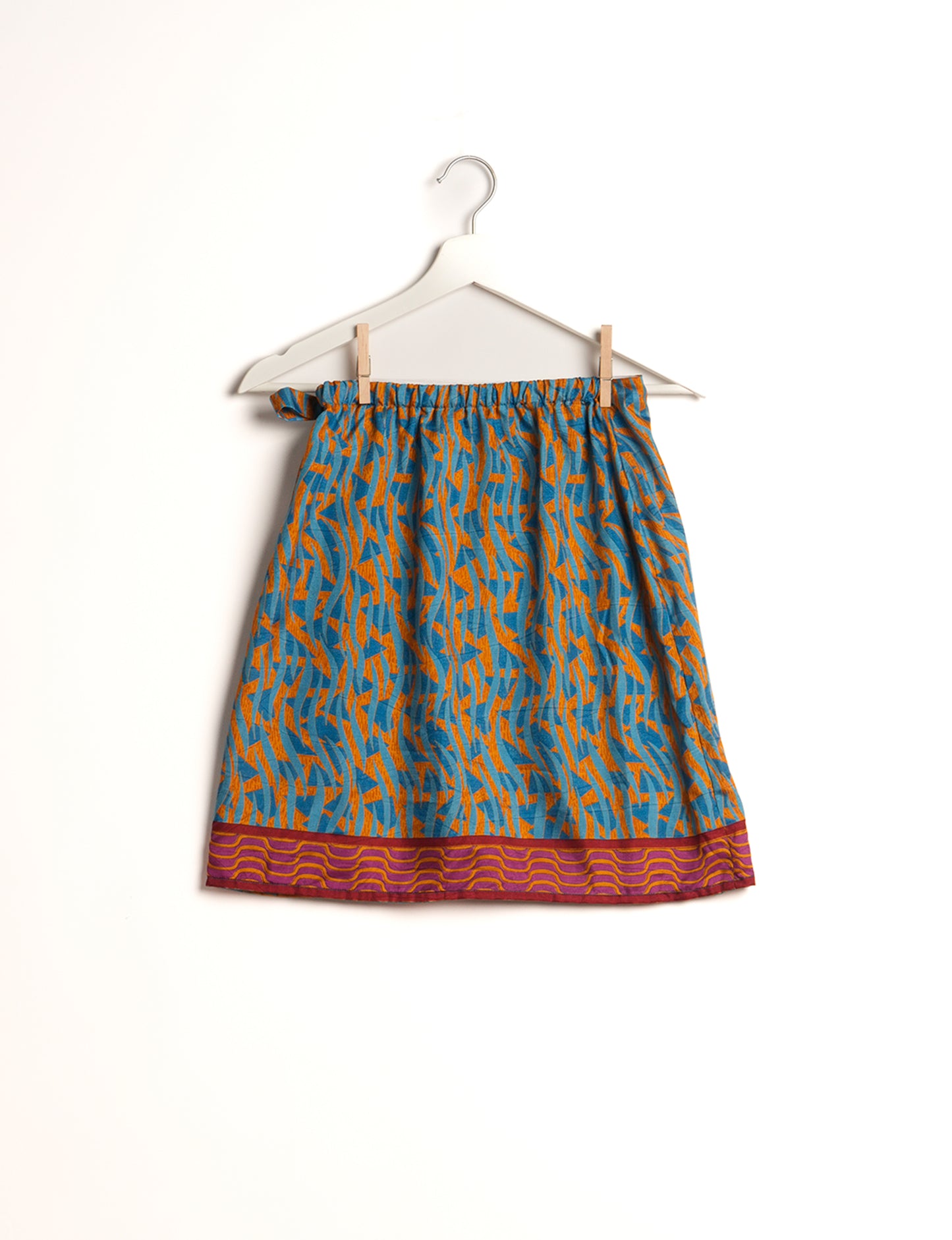 Revolutionize your look with our Wraparound Skirt – short, stylish, and suitable for all waist sizes. Ethical and sustainable, this skirt is a statement in eco-friendly fashion. Embrace conscious clothing with a touch of flair